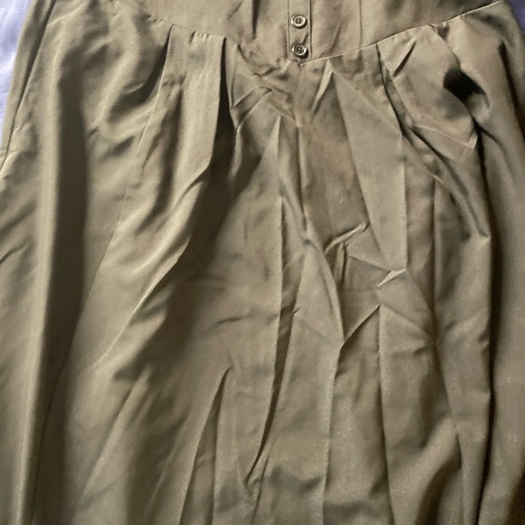 HALARA High Waisted Decorative Pocket Shirred Flowy Maxi Skirt - Picture 3 of 4